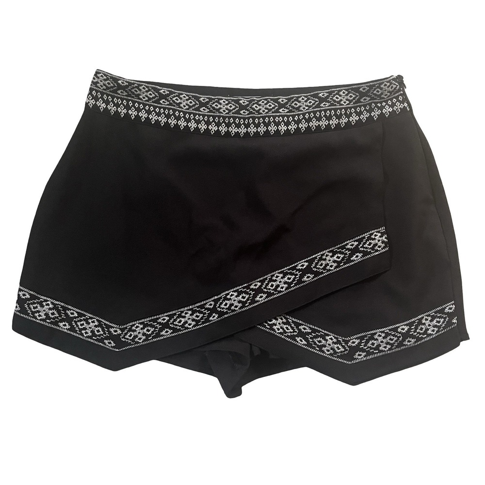 Kendall + Kylie Size M Embroidered Shorts Black Festival Side Zip Aztec Western